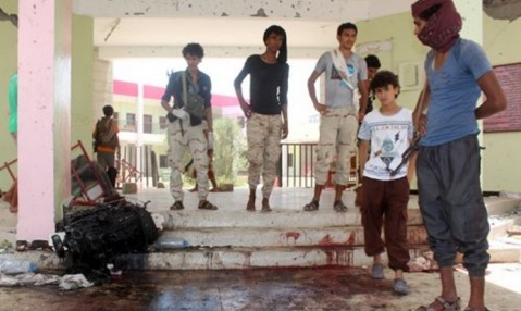 Suicide bomber targets pro-gov't soldiers in Yemen's Aden, killing 32