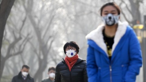 North China Cities Choked by Smog Shut Factories, Stop Cars