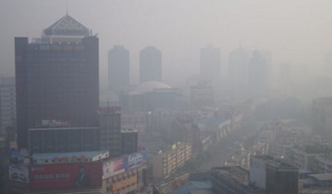 Parts of N. China under cover of smog on New Year's Day