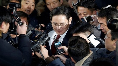 Samsung boss faces arrest as South Korea's corruption scandal grows