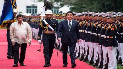 Abe pledges ¥1 trillion aid package to Philippines for infrastructure development