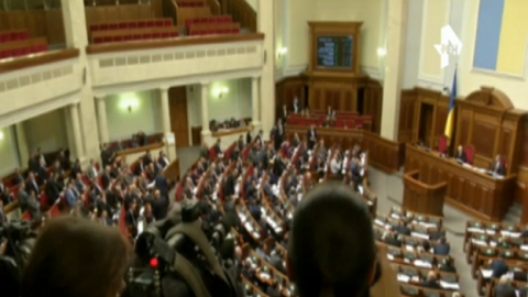 Ленивые депутаты сорвали заседание в Верховной раде Украины