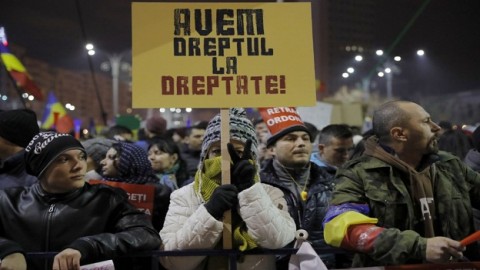 Romania repeals controversial decree that softens corruption laws