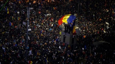 羅馬尼亞政府撤銷爭議法令並未平息示威