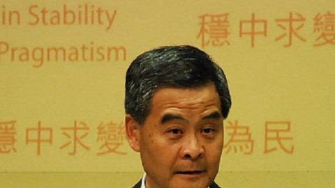 香港特首梁振英可能成為第一任行政長官，而沒有經過致謝議案批准施政報告