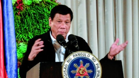 頭條-菲律賓杜特爾特告訴參議員：告我，否則閉嘴